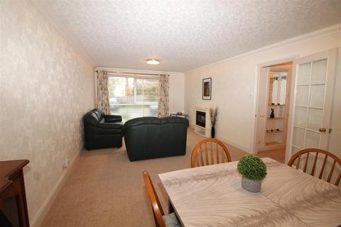 2 bedroom apartment for sale, Stapleton Close, Potters Bar EN6