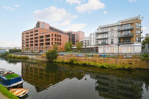 2 bedroom flat for sale, Caspian Wharf, London E3