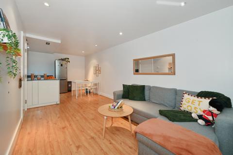 2 bedroom flat for sale, Caspian Wharf, London E3