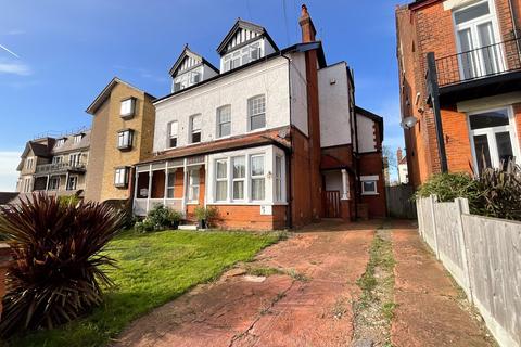 3 bedroom apartment to rent, Westcliff-on-Sea SS0