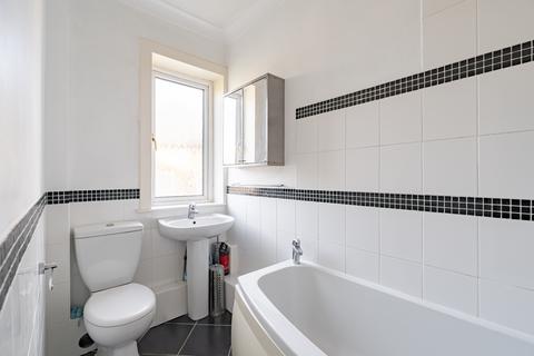 2 Broomlea Crescent, Edinburgh, EH12 7NR
