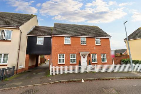 4 bedroom detached house to rent, Plaiters Way, Braintree