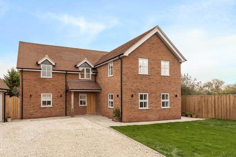 4 bedroom detached house to rent, Buckland