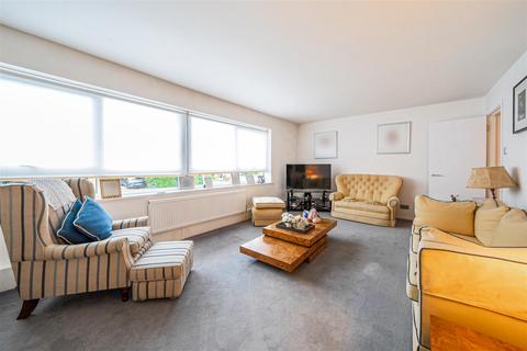 3 bedroom flat for sale, The Four Tubs, Bushey WD23