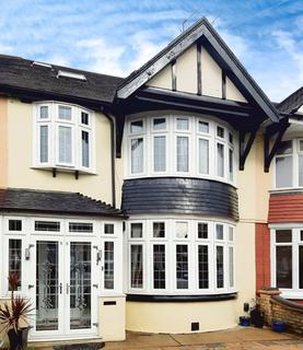 6 bedroom terraced house to rent, Capel Gardens, London IG3