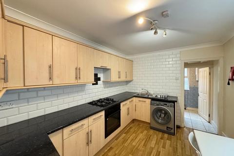 5 bedroom terraced house to rent, Bow Common Lane, E3 4HH