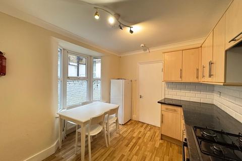 5 bedroom terraced house to rent, Bow Common Lane, E3 4HH