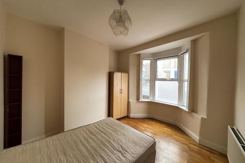 5 bedroom terraced house to rent, Bow Common Lane, E3 4HH