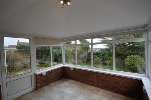 3 bedroom detached bungalow to rent, Olivers Close, Hunmanby, Filey