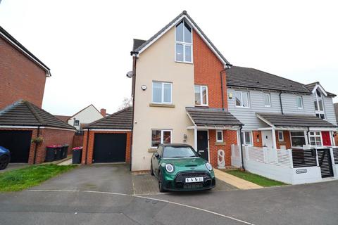 4 bedroom townhouse for sale, Stonechat Mead, Rotherham S63