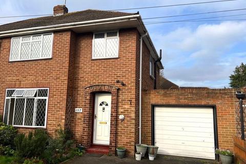 3 bedroom semi-detached house to rent, Manor Road North, Thames Ditton