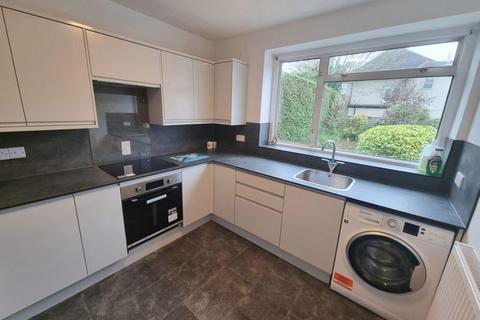 3 bedroom semi-detached house to rent, Manor Road North, Thames Ditton