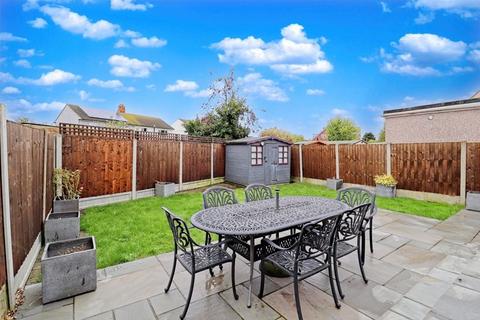 3 bedroom semi-detached house for sale, Greenways, Benfleet