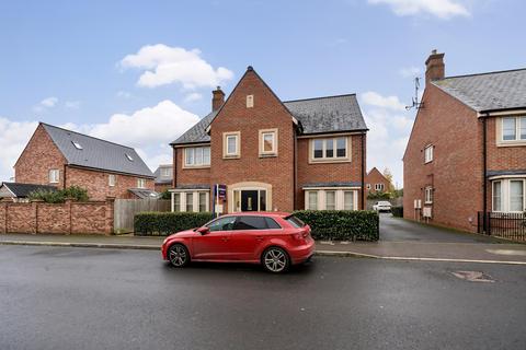 52 Dalziel Drive, Whittington, Worcester, WR5 2QY