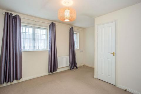 2 bedroom terraced house to rent, Ruffle Close, West Drayton