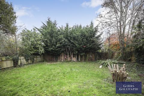 4 bedroom detached house to rent, High View, Pinner