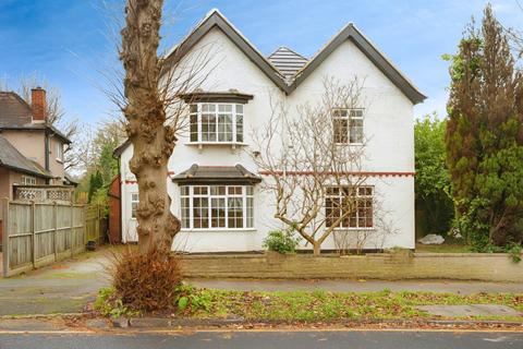 4 bedroom detached house to rent, High View, Pinner