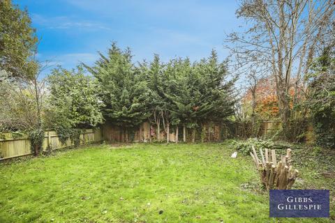 4 bedroom detached house to rent, High View, Pinner