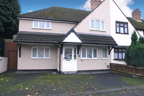 3 bedroom semi-detached house to rent, Foster Avenue, Bilston WV14