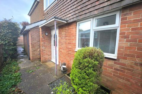 4 bedroom semi-detached house to rent, Carisbrooke Road, Gosport PO13