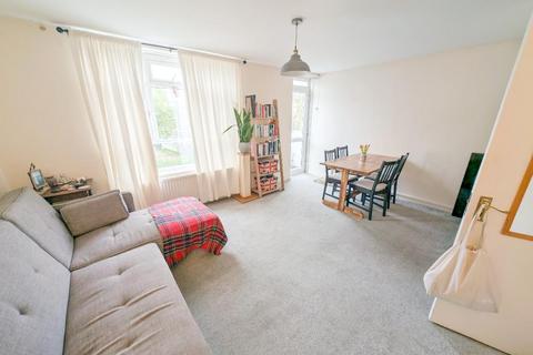 3 bedroom flat for sale, Childs Hill, London NW2