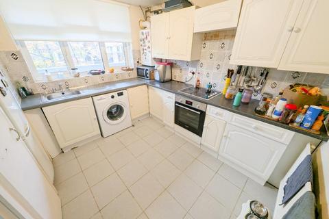 3 bedroom flat for sale, Childs Hill, London NW2