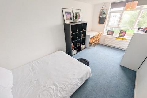 3 bedroom flat for sale, Childs Hill, London NW2