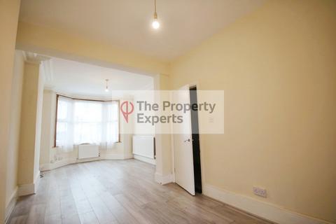 3 bedroom terraced house to rent, Davidson Road, Croydon, CR0