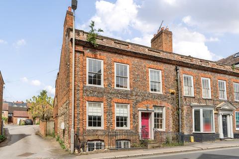 4 bedroom end of terrace house for sale, West Street, Buckinghamshire MK18