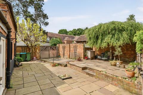 4 bedroom end of terrace house for sale, West Street, Buckinghamshire MK18