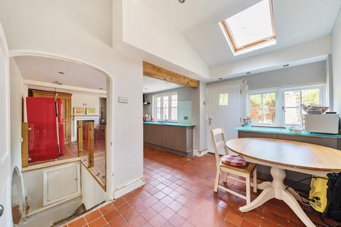 4 bedroom end of terrace house for sale, West Street, Buckinghamshire MK18