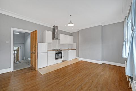 2 bedroom flat to rent, Gladstone Rd, WIMBLEDON SW19