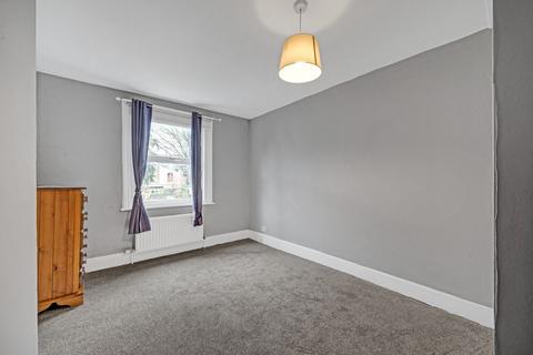 2 bedroom flat to rent, Gladstone Rd, WIMBLEDON SW19