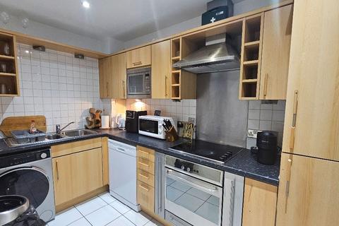 3 bedroom apartment to rent, r, London E14