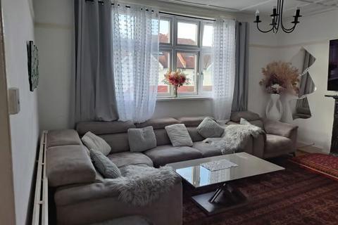 2 bedroom flat to rent, Harrow HA1