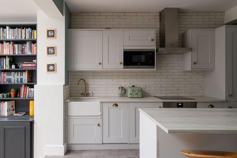 17 Woodlands Road, Leytonstone, London, E11 4RW