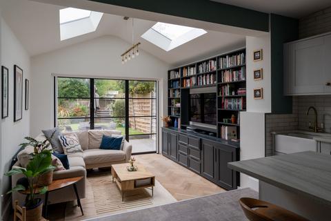 17 Woodlands Road, Leytonstone, London, E11 4RW