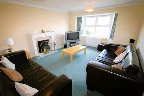 6 bedroom detached house to rent, Available NOW -1 Room - Carisbrooke Avenue