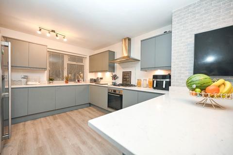 4 Brooklands Crescent, Yeadon, Leeds, LS19 7RS