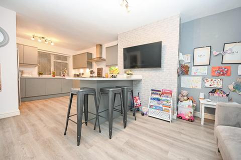 4 Brooklands Crescent, Yeadon, Leeds, LS19 7RS
