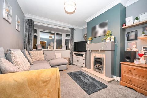 4 Brooklands Crescent, Yeadon, Leeds, LS19 7RS