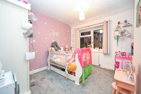 4 Brooklands Crescent, Yeadon, Leeds, LS19 7RS