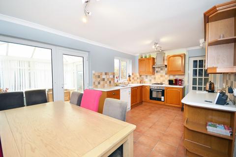 3 bedroom detached house for sale, St. Crispin's Way