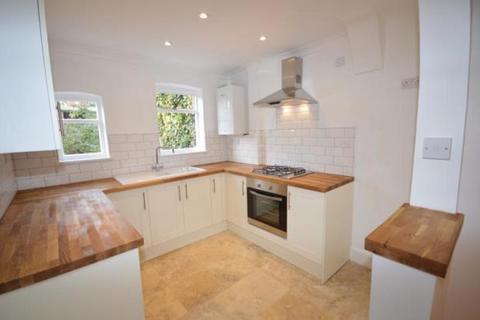 3 bedroom terraced house to rent, Goldcroft, Yeovil BA21