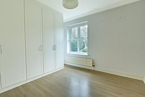 1 bedroom flat for sale, Lockswood Close, Cockfosters EN4