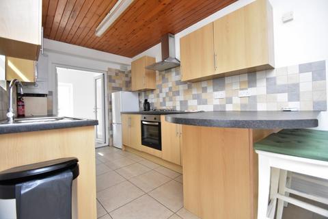 4 bedroom terraced house to rent, Bath Road, Southsea PO4