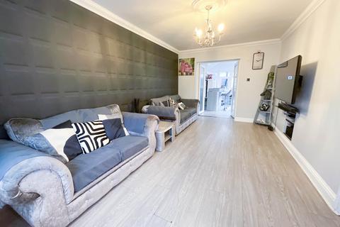 3 bedroom semi-detached house for sale, Lake Walk, Clacton-on-sea, CO15 2