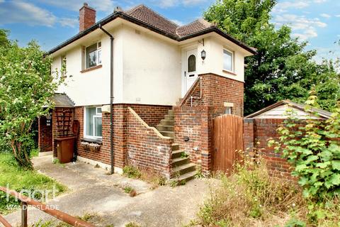 2 bedroom maisonette to rent, Mckenzie Road, CHATHAM