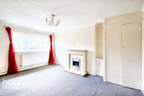 2 bedroom maisonette to rent, Mckenzie Road, CHATHAM