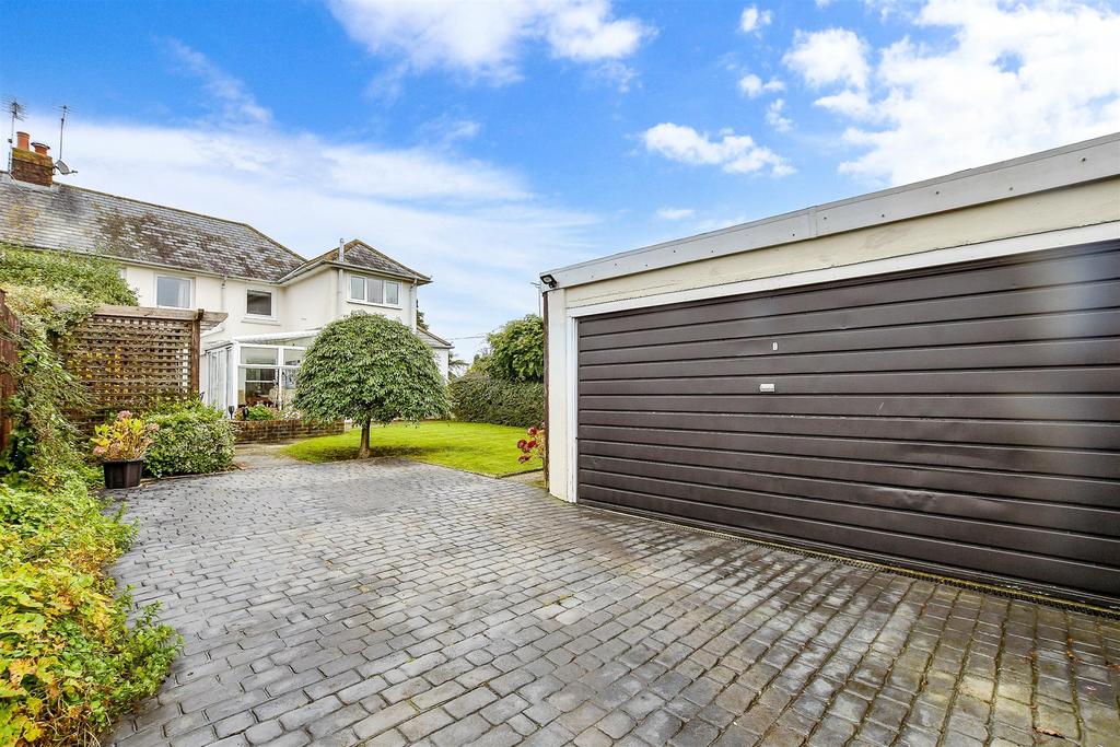 Driveway/Parking